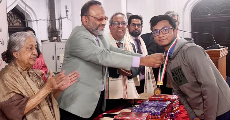 ঢাকা বিশ্ববিদ্যালয়ে দিনব্যাপী ১৫তম জাতীয় বিজ্ঞান অলিম্পিয়াড অনুষ্ঠিত