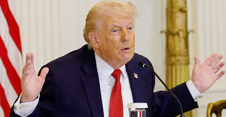 বিশ্বশান্তি ঝুঁকিতে আছে: গ্রিনল্যান্ড ইস্যুতে ট্রাম্পের কঠোর অবস্থান