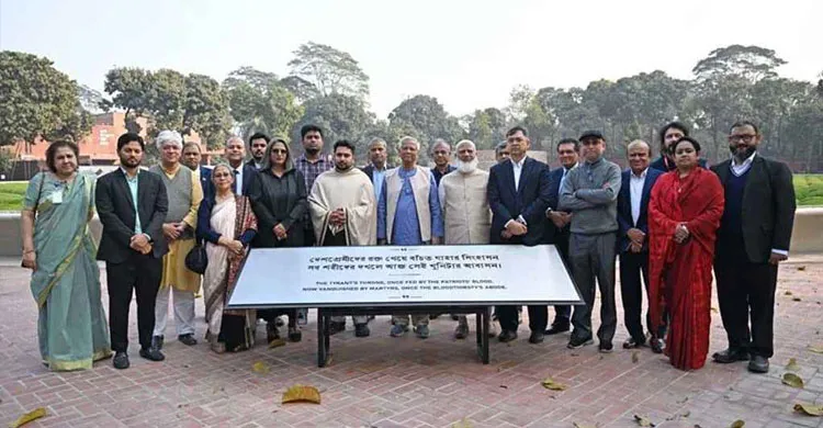 জুলাই স্মৃতি জাদুঘর ঘুরে দেখলেন প্রধান উপদেষ্টা