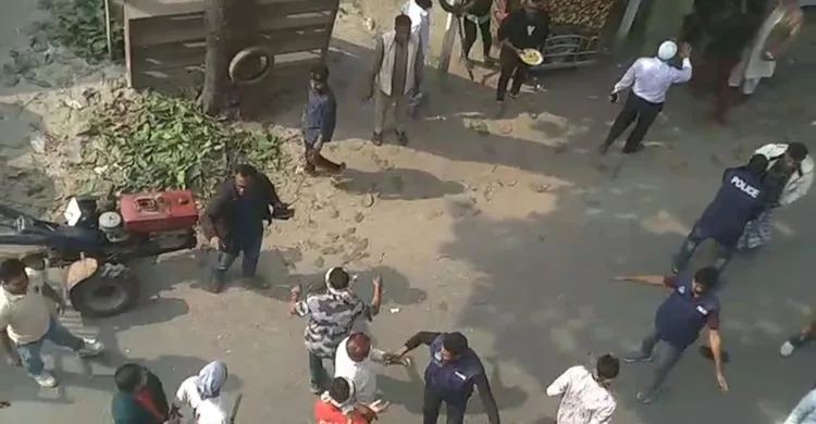 টঙ্গীবাড়িতে বিএনপির দুই গ্রুপের সংঘর্ষ