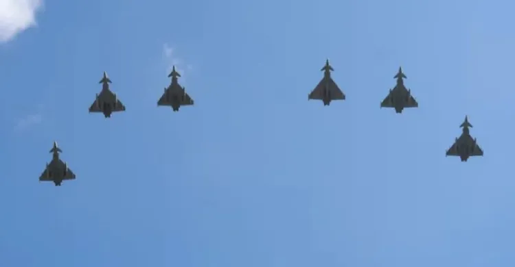 ইরান ঘিরে উত্তেজনা: কাতারে ব্রিটিশ টাইফুন যুদ্ধবিমান মোতায়েন