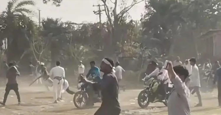 বিএনপি-জামায়াতের মধ্যে তুমুল সংঘর্ষ, আহত ৩০