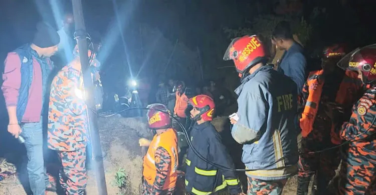 চট্টগ্রামে নলকূপের গর্তে পড়ে গেছে ৩ বছরের শিশু