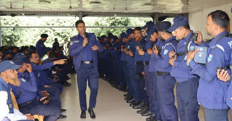 টাঙ্গাইলে পুলিশের বডি-ওর্ন ক্যামেরা ব্যবহারকারীদের প্রশিক্ষণ অনুষ্ঠিত