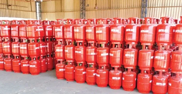 এলপি গ্যাসের ভ্যাট কমালো সরকার, বাজারে দাম কমার আশা