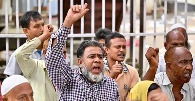 কর্মবিরতির পর লাগাতার ধর্মঘটের ডাক, চট্টগ্রাম বন্দর ঘিরে কী হচ্ছে?