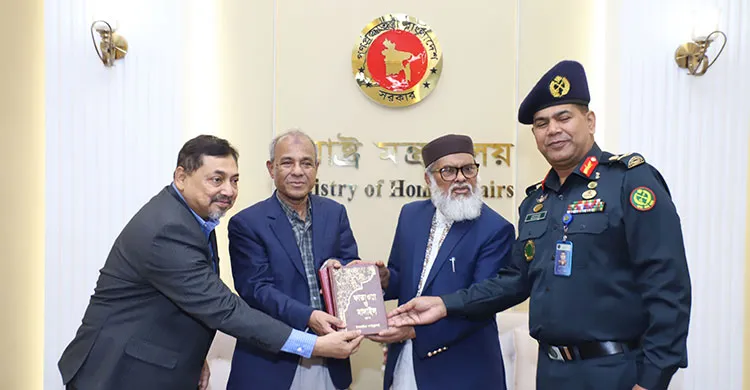 কারা অধিদপ্তরকে ১৩ হাজার ধর্মীয় বই উপহার দিচ্ছে ধর্ম মন্ত্রণালয়
