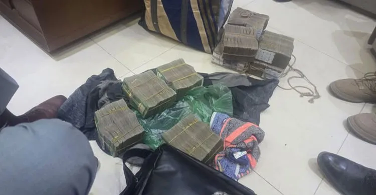 আটক জামায়াত নেতা হঠাৎ অসুস্থ,  উদ্ধারকৃত টাকা মেশিনে গণনায় ৭৪ লাখ