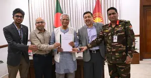 প্রধান উপদেষ্টার নিকট ‘নজরদারি প্রযুক্তির সংগ্রহ ও ব্যবহার পর্যালোচনা কমিটি’র চূড়ান্ত প্রতিবেদন হস্তান্তর