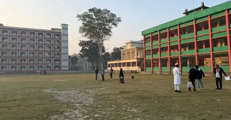 গোপালগঞ্জের ভোটকেন্দ্রে নেই ভোটার