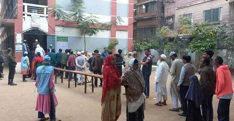 দেড় যুগ পর ব্যালট উৎসবে মেতেছে দেশ