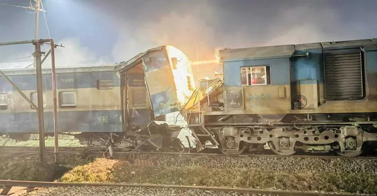 লাকসাম জংশনে মেঘনা এক্সপ্রেস দুর্ঘটনা: বগি লাইনচ্যুত, আহত ৫