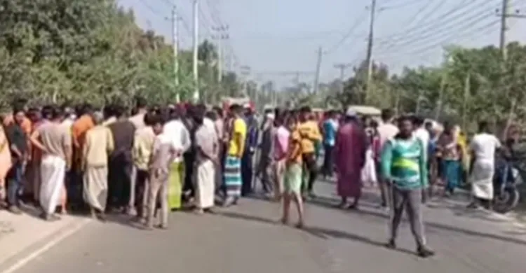 সিরাজগঞ্জে বাসচাপায় গৃহবধূ নিহত