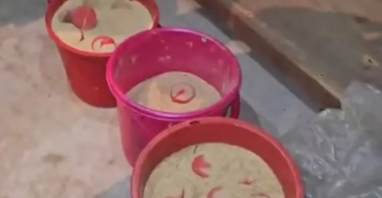 পরিত্যক্ত মুদি দোকানে মিললো তিন বালতি ককটেল