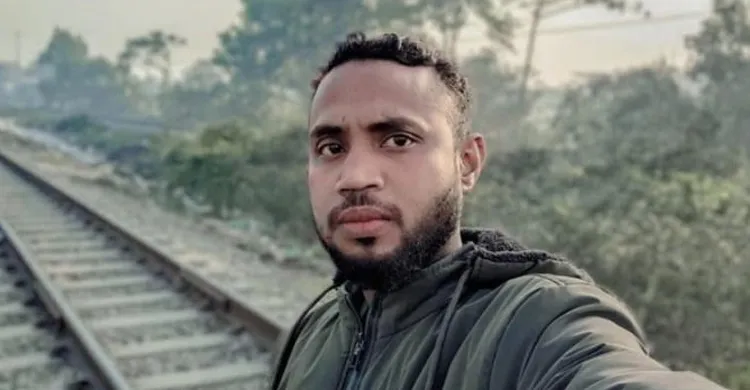 সেলফি তুলতে গিয়ে ট্রেনে কাটা পড়ে যুবকের মৃত্যু