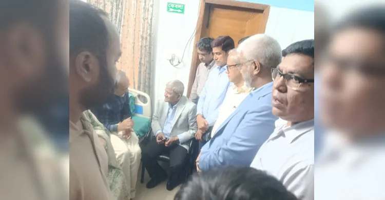 ডা. রফিককে দেখতে হাসপাতালে মির্জা ফখরুল