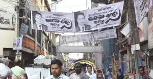 এখনও ঝুলছে ব্যানার-ফেস্টুন সরানো হয়নি প্রচারণার বিলবোর্ড