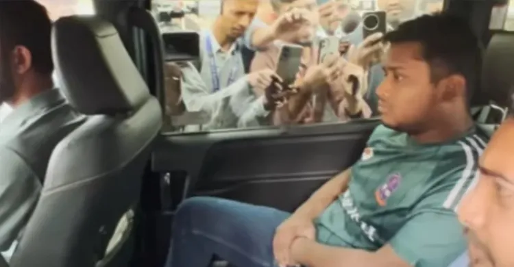 সেই জার্সি পরেই সংসদে প্রবেশ করলেন হাসনাত আবদুল্লাহ