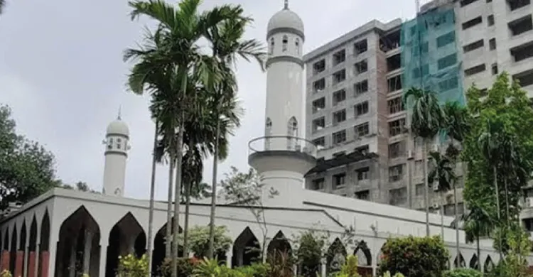 প্রথমবার ঢাবির কেন্দ্রীয় মসজিদে নারী শিক্ষার্থীদের তারাবির সুযোগ