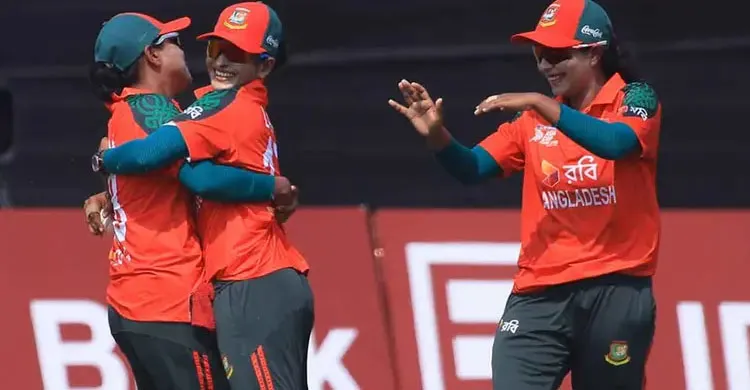 মেঘলার ঘূর্ণিতে পাকিস্তান গুটিয়ে, ফাইনালে টাইগ্রেসরা