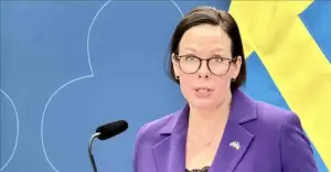 ইরান ছাড়তে নাগরিকদের নির্দেশ দিল সুইডেন, বাড়ছে যুদ্ধ শঙ্কা