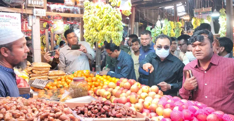 রমজানকে সামনে রেখে উলিপুর বাজারে মোবাইল কোর্ট, ৭ ব্যবসায়ীকে ২৫ হাজার টাকা জরিমানা