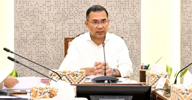 প্রধানমন্ত্রীর সঙ্গে পাল্লা দিয়ে ৯টার মধ্যেই অফিসে সচিবরাও