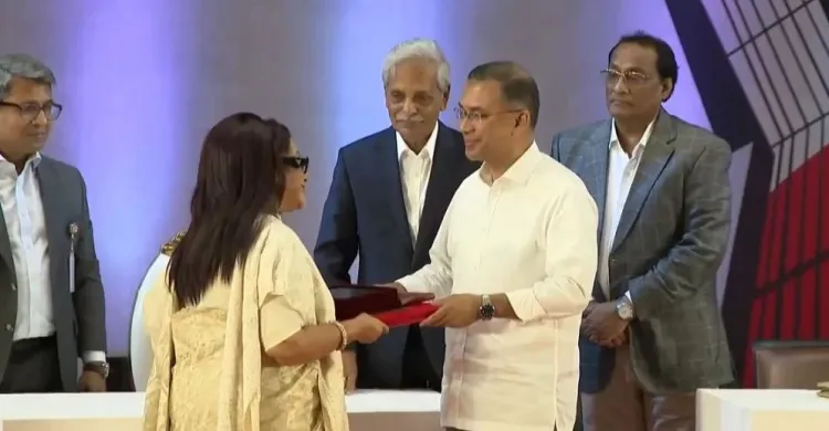 একুশে পদক তুলে দিলেন প্রধানমন্ত্রী তারেক রহমান