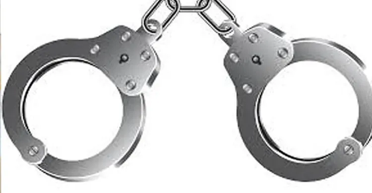 সিংগাইরে ডিবির ওপর হামলা, হাতকড়াসহ আসামি ছিনতাই