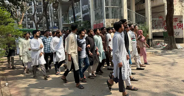 নরসিংদীসহ সারাদেশে ধর্ষণ ও সহিংসতার প্রতিবাদে জবিতে বিক্ষোভ