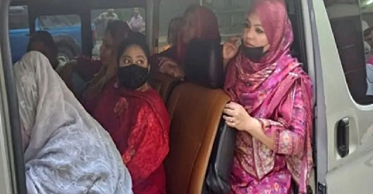 ধানমন্ডিতে আ.লীগের ঝটিকা মিছিল, ৭ নেত্রী আটক