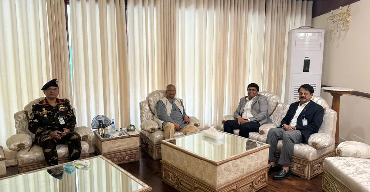 যমুনা ছাড়ার সময় ড. ইউনুসের সঙ্গে প্রধানমন্ত্রীর প্রতিনিধি দলের সৌজন্য সাক্ষাৎ