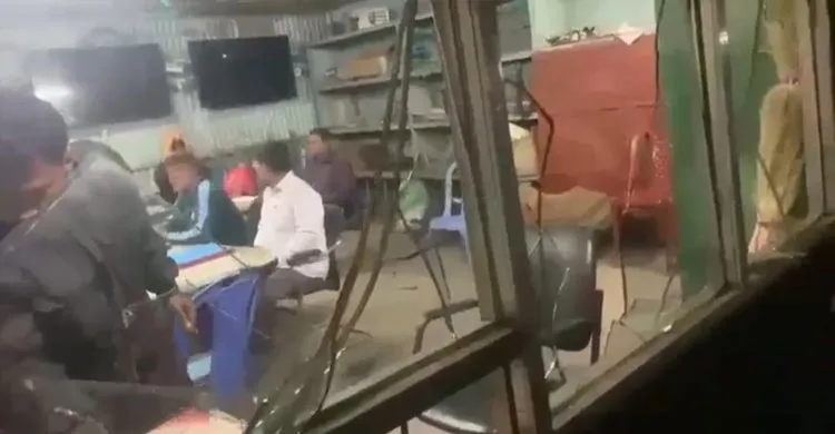 চট্টগ্রামের সীতাকুণ্ডে গভীর রাতে একেএস কারখানায় ডাকাতদলের হানা, আহত-৬