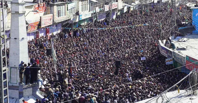 পাকিস্তানে মার্কিন দূতাবাসে হামলা: খামেনি হত্যার প্রতিবাদে সংঘর্ষে নিহত ৮