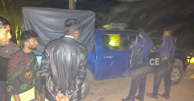 শ্রীপুরে আসামি ছিনিয়ে নিতে পুলিশের ওপর হামলা, আহত ১১