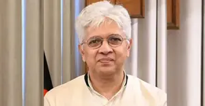 সদ্য সাবেক উপদেষ্টা আদিলুরকে বিমানবন্দরে নাজেহাল করার অভিযোগ