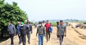 ফসলরক্ষা বাঁধ নির্মাণে গাফিলতি-অনিয়ম মেনে নেওয়া যাবে না: এডিসি সমর কুমার