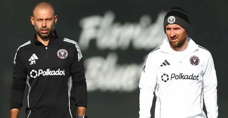 ৯০০ গোলের দুয়ারে মেসি,  কোচ বললেন ‘অলৌকিক’