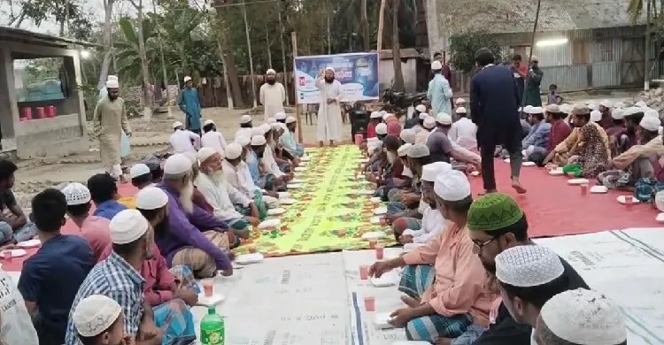নাজিরপুরে মারকাযুল উলূম মাদরাসা যুব কমিটির উদ্যোগে ইফতার ও দোয়া মাহফিল অনুষ্ঠিত