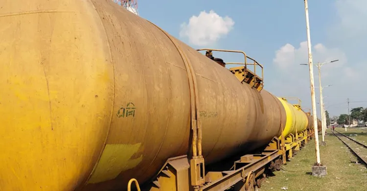 ভারত থেকে পাইপলাইনে বাংলাদেশে এলো ৫ হাজার মেট্রিক টন ডিজেল