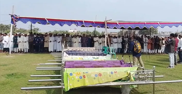 জানাজা শেষে একই পরিবারের ৯ সদস্যের দাফন, শোকে স্তব্ধ মোংলা