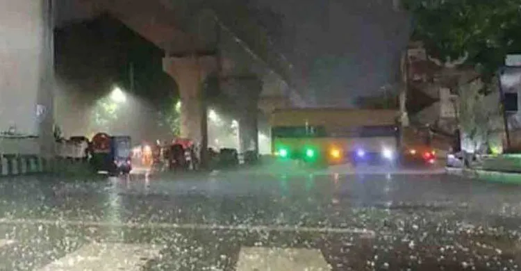 ফাগুনের শেষে রাজধানীতে শিলাবৃষ্টি, স্বস্তি ফিরেছে নগরবাসীর মধ্যে