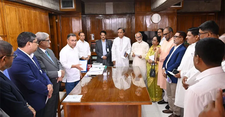 পরিচ্ছন্নতা কর্মীদের প্রধানমন্ত্রীর ঈদ উপহার: ৫ হাজার টাকা করে পাচ্ছেন ১২ সিটি কর্পোরেশনের কর্মীরা