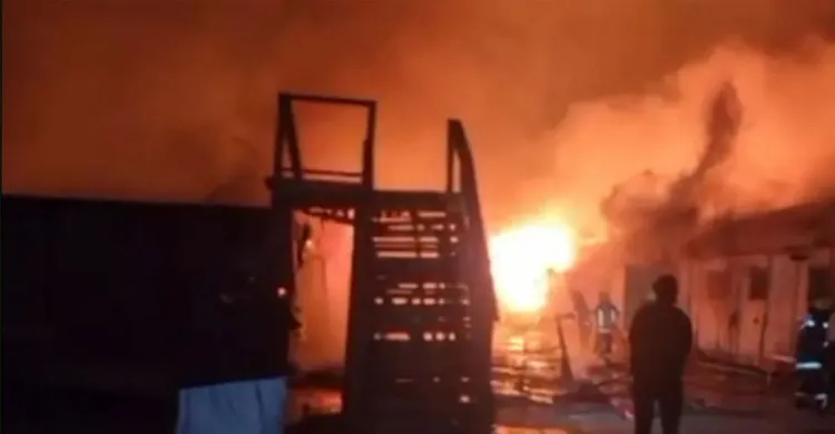 কাবুলে পাকিস্তানের বিমান হামলা, নিহত প্রায় ৪০০: আফগানিস্তান