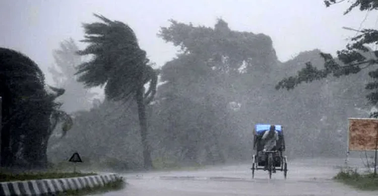 ৬০ কিলোমিটার বেগে ঝড়ের আশঙ্কা, নদীবন্দরে ১ নম্বর সতর্কসংকেত