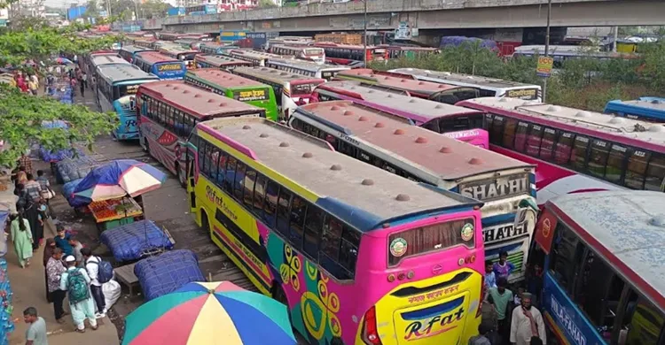 চন্দ্রা টার্মিনালে যাত্রী ও যানবাহনের চাপ, ভোগান্তিতে যাত্রীরা