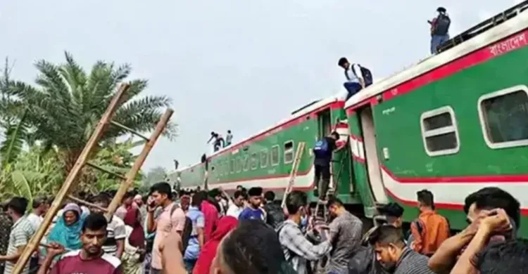 নীলসাগর এক্সপ্রেসের ৯ বগি লাইনচ্যুত, ট্রেন সচল হতে সময় লাগবে আরও ৫ ঘণ্টা