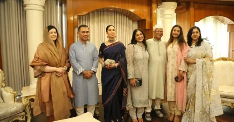 প্রধানমন্ত্রীর পরিবারের সঙ্গে ড. মুহাম্মদ ইউনূসের ঈদ শুভেচ্ছা বিনিময়