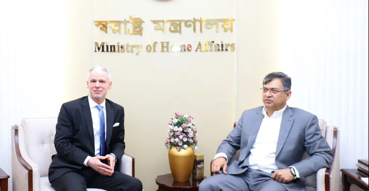 স্বরাষ্ট্রমন্ত্রীর সঙ্গে সুইস রাষ্ট্রদূতের বৈঠক, পাচারকৃত অর্থ ফেরত ও পুলিশ সংস্কারে সহযোগিতার আশ্বাস