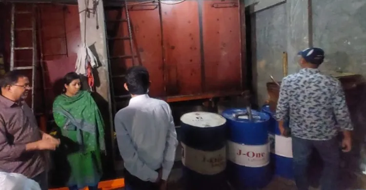 শেরপুরে আবাসিক ভবনের নিচতলায় ২৫ হাজার লিটার তেলের মজুদ